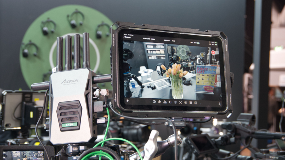 Accsoon’s CineView Master 4K, with four-antenna transmitter and monitor 